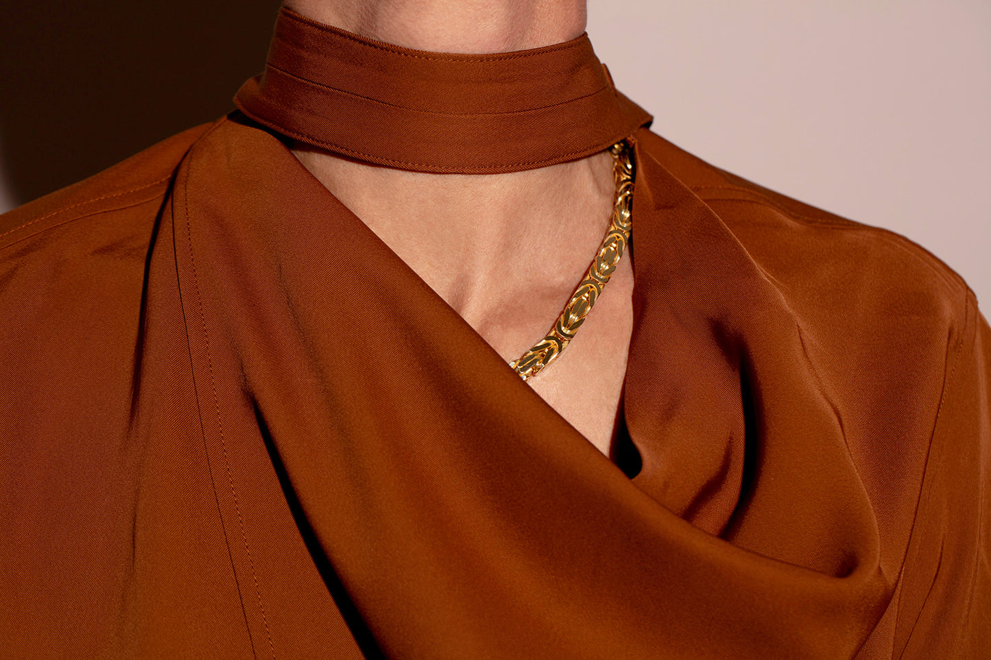 Queen necklace