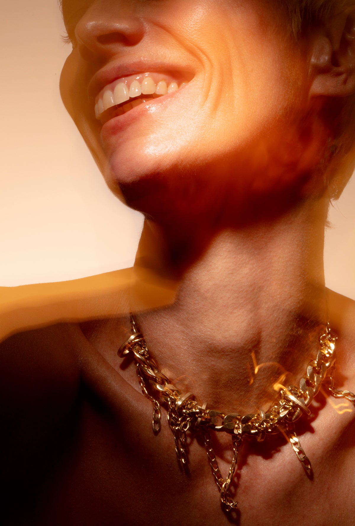Dance Necklace Gold